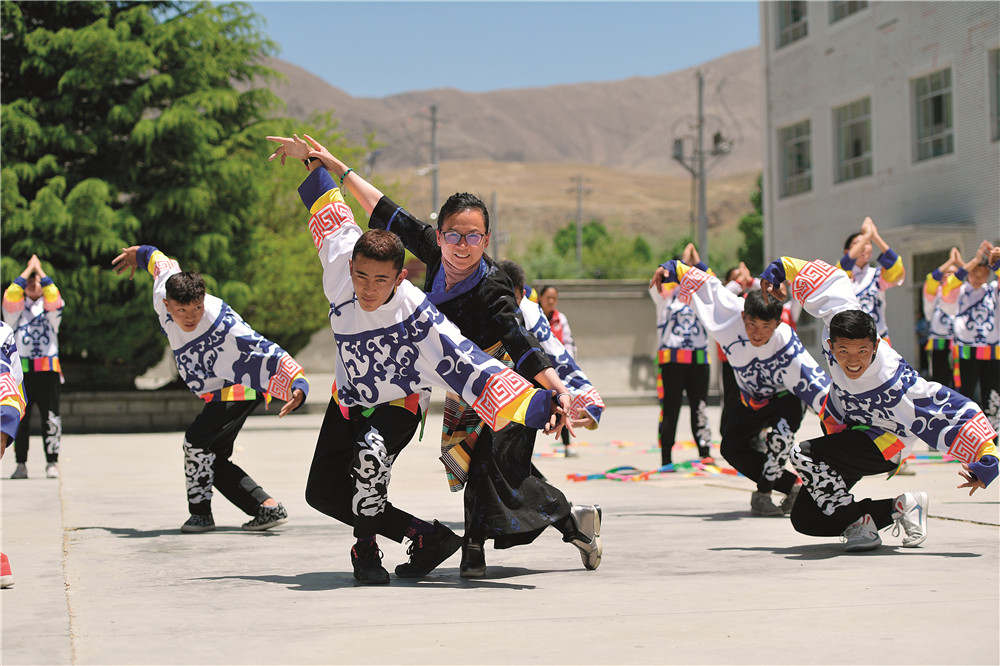 馬丹教授學生舞蹈動作。彭勝菊供圖.jpg